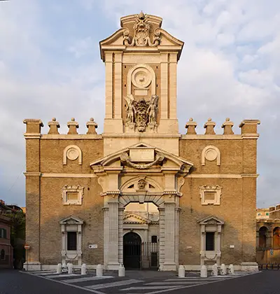 Puerta Pía Miguel Ángel